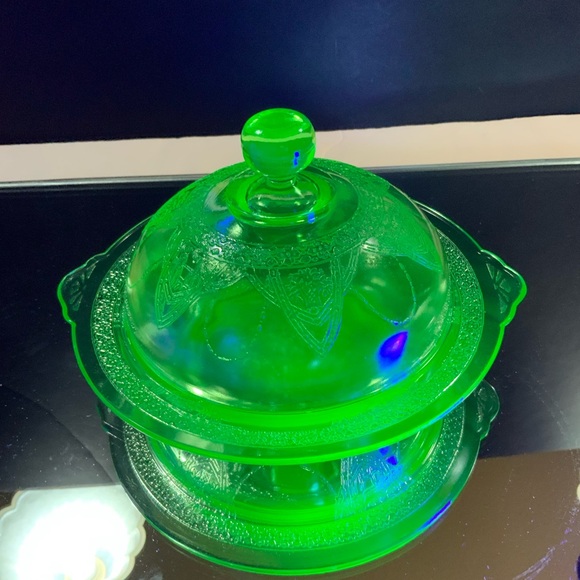 * Butter Dish Green Uranium Glass Georgian Lovebirds 30s USA #65